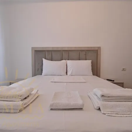 D8 By Sunny Mamaia Apartment