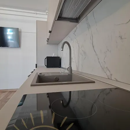 D8 By Sunny Mamaia Apartment *